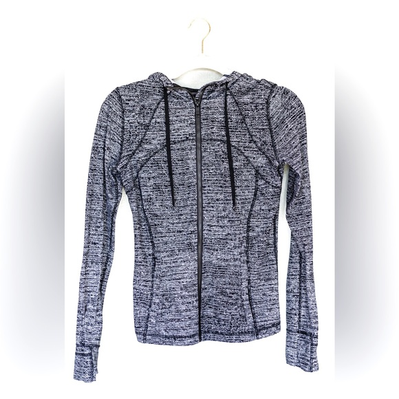 lululemon athletica Tops - Lululemon hood define nulu, black & white hoodie, sz 4, pockets, good condition